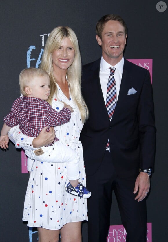 Ryan Hunter-Reay, Beccy Gordon et leur garçon Ryden lors de la première de Nos étoiles contraires (The Fault in Our Stars) au Ziegfeld Theater, New York, le 2 juin 2014.