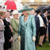Camilla Parker Bowles lors de la pluvieuse troisième garden party de l'année organisée à Buckingham Palace le 3 juin 2014.