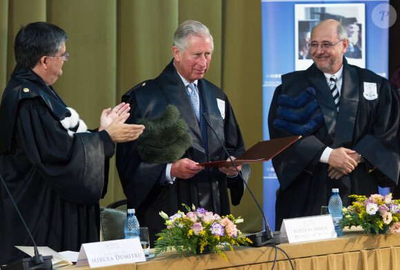 Le prince Charles à l'Université de Bucarest, en Roumanie le 31 mai 2014, où il a été fait docteur honoris causa.