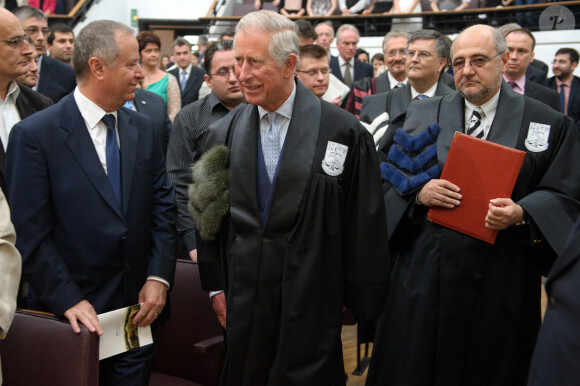 Le prince Charles à l'Université de Bucarest, en Roumanie le 31 mai 2014, où il a été fait docteur honoris causa.