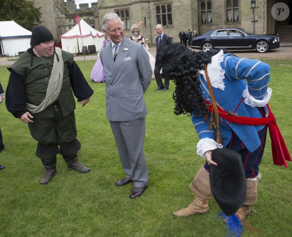 Le prince Charles en visite au château de Warwick le 2 juin 2014 pour le 1 100e anniversaire de l'édifice.