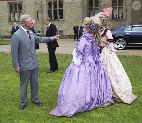 Le prince Charles en visite au château de Warwick le 2 juin 2014 pour le 1 100e anniversaire de l'édifice.