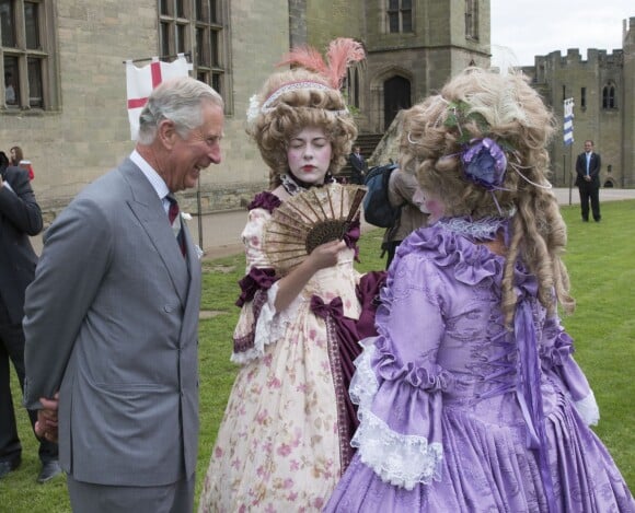 Le prince Charles en visite au château de Warwick le 2 juin 2014 pour le 1 100e anniversaire de l'édifice.