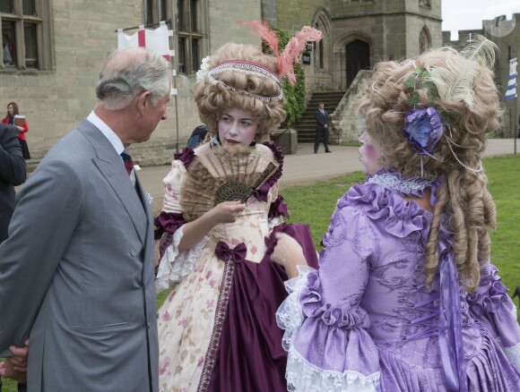 Le prince Charles en visite au château de Warwick le 2 juin 2014 pour le 1 100e anniversaire de l'édifice.