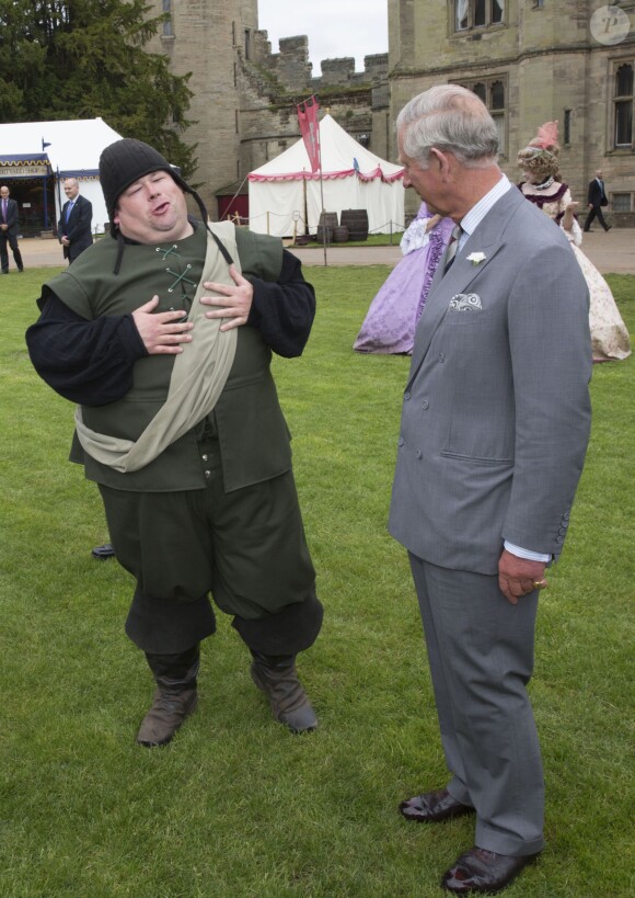 Le prince Charles en visite au château de Warwick le 2 juin 2014 pour le 1 100e anniversaire de l'édifice.