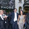 La chanteuse Rihanna (dans un total look Balmain) arrive pour le lancement de son parfum "Rogue by Rihanna" chez Sephora sur l'avenue des Champs-Elysées à Paris, le 4 juin, 2014.