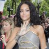 La chanteuse Rihanna arrive pour le lancement de son parfum "Rogue by Rihanna" chez Sephora sur l'avenue des Champs-Elysées à Paris, le 4 juin, 2014.  Rihanna arrives to the 'Rogue by Rihanna' launch at Sephora Champs-Elysees in Paris, on June 4, 2014.04/06/2014 - Paris
