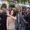 La chanteuse Rihanna (dans un total look Balmain) arrive pour le lancement de son parfum "Rogue by Rihanna" chez Sephora sur l'avenue des Champs-Elysées à Paris, le 4 juin, 2014.