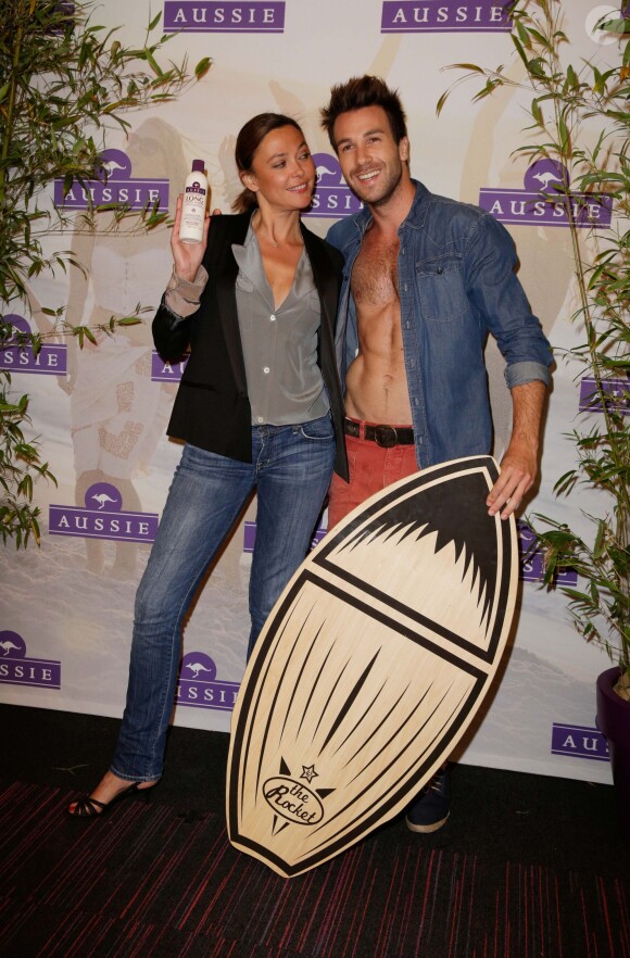 Sandrine Quétier (ici accompagnée d'un mannequin) assiste à la soirée organisée par la marque de produits capillaires Aussie à Paris, le mercredi 4 juin 2014.