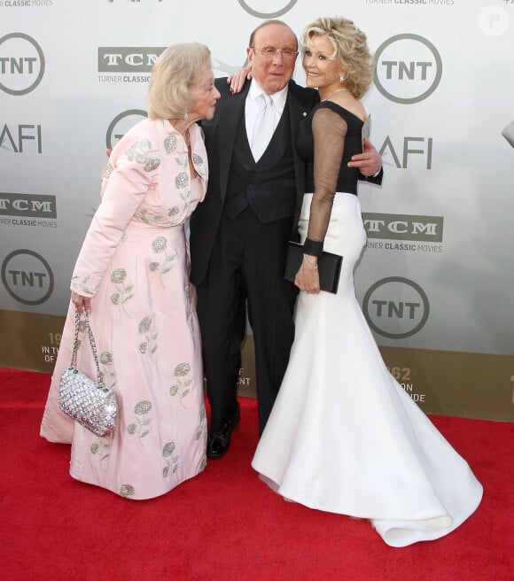 Barbara Davis, Clive Davis, Jane Fonda lors de la soirée du prix AFI rendant hommage à Jane Fonda à Hollywood le 5 juin 2014.