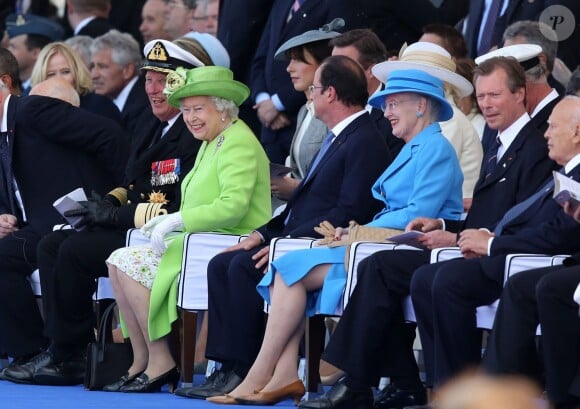 Le roi Harald de Norvège, la reine Elisabeth II d'Angleterre, Samantha Cameron (2ème rang), François Hollande, la reine Margrethe de Danemark et le Grand-Duc Henri de Luxembourg - Cérémonie de commémoration du 70e anniversaire du débarquement sur la plage Sword Beach à Ouistreham, le 6 juin 2014.