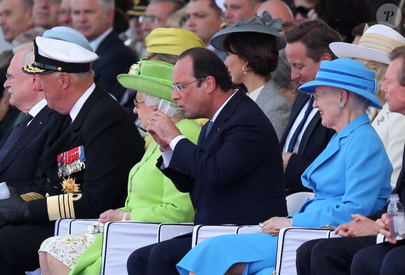 La reine Elizabeth II d'Angleterre, François Hollande, la reine Margrethe de Danemark - 2ème rang : Samantha et David Cameron - Cérémonie de commémoration du 70e anniversaire du débarquement sur la plage Sword Beach à Ouistreham, le 6 juin 2014.