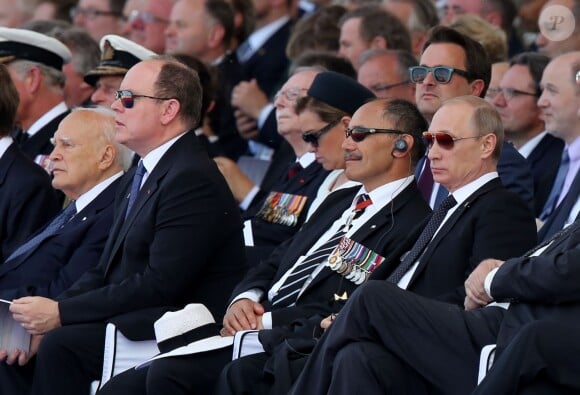 Le prince Albert II de Monaco, Jerry Mateparae, Vladimir Poutine - Cérémonie de commémoration du 70e anniversaire du débarquement sur la plage Sword Beach à Ouistreham, le 6 juin 2014.