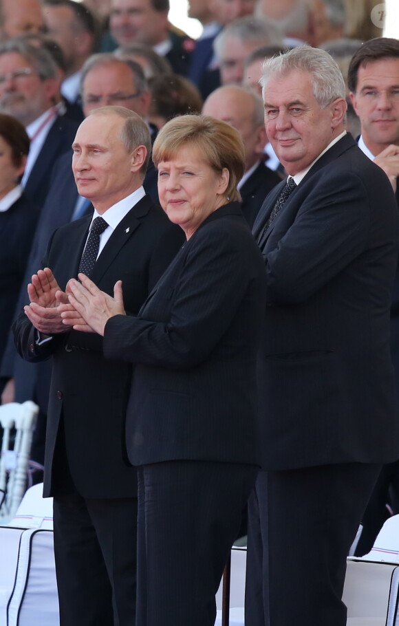 Vladimir Poutine, Angela Merkel, Milos Zeman - Cérémonie de commémoration du 70e anniversaire du débarquement sur la plage Sword Beach à Ouistreham, le 6 juin 2014.