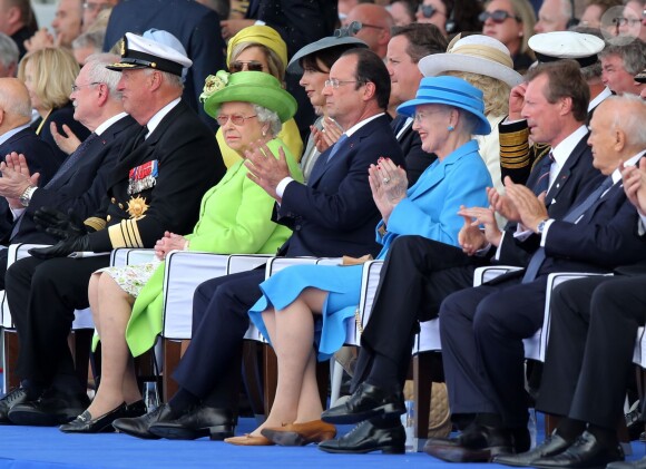 Le roi Harald V de Norvège, la reine Elisabeth II , François Hollande, la reine Margrethe II de Danemark , le Grand-Duc Henri de Luxembourg - Cérémonie de commémoration du 70e anniversaire du débarquement sur la plage Sword Beach à Ouistreham, le 6 juin 2014.
