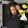 Rihanna quitte le restaurant Giorgio Baldi à Santa Monica, après un dîner avec Chris Martin. Le 8 juin 2014.