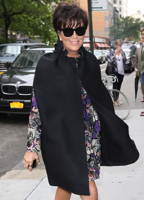 Kris Jenner pose pour les photographes dans les rues de New York, le 5 juin 2014.