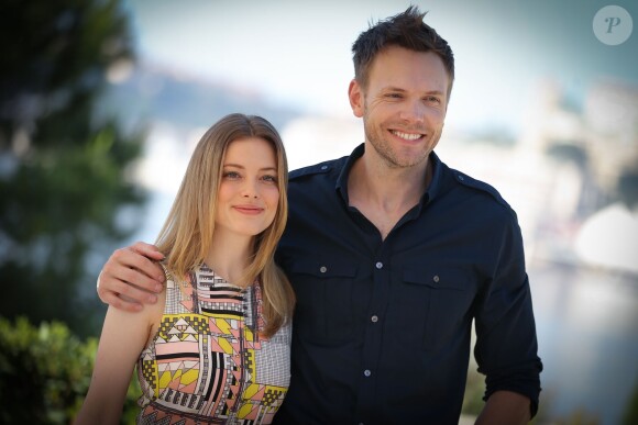 Gillian Jacobs et Joel McHale lors du photocall de "Community" pendant le 54e Festival de télévision de Monte-Carlo à Monaco, le 9 juin 2014.