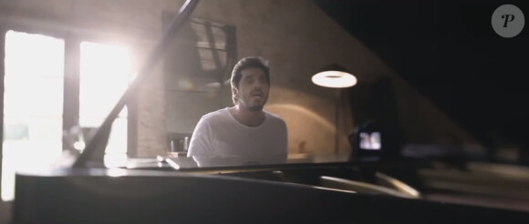 Patrick Fiori dans son clip "Elles".