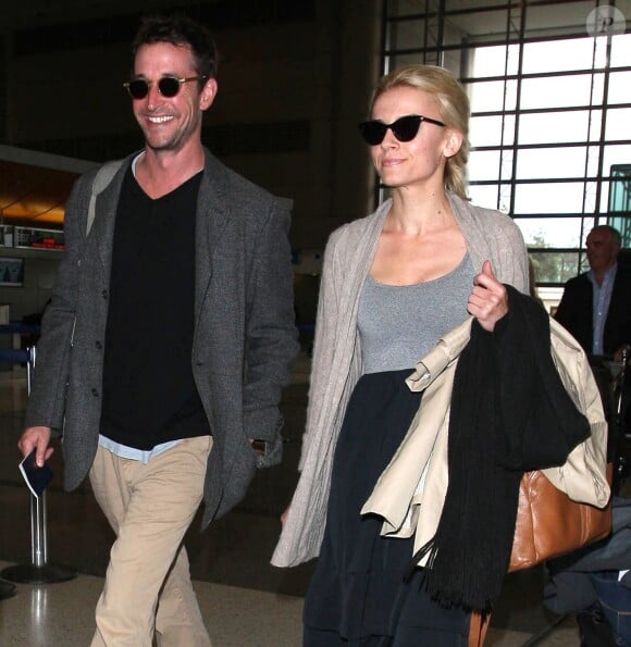 Noah Wyle et Sara à l'aéroport de Los Angeles, le 18 juin 2012.