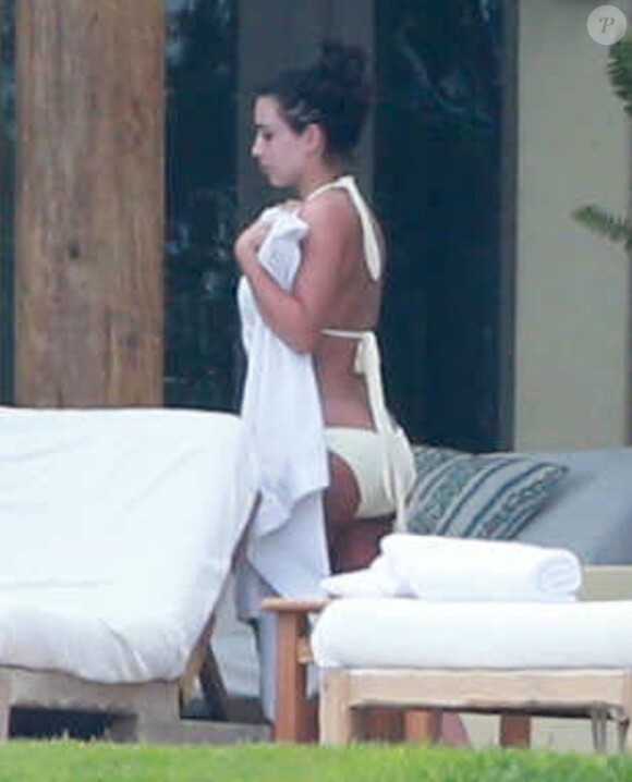 Kim Kardashian et Kanye West poursuivent leur lune de miel, cette fois au Mexique à Puerto Vallarta. Le couple réside dans une superbe villa avec piscine en front de mer. 10 juin 2014
Photo exclusive