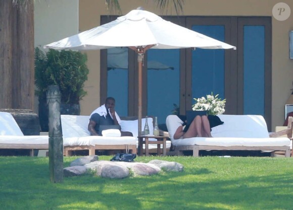 Kim Kardashian et Kanye West poursuivent leur lune de miel, cette fois au Mexique à Puerto Vallarta. Le couple réside dans une superbe villa avec piscine en front de mer. 10 juin 2014
Photo exclusive