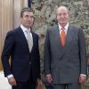 Le roi Juan Carlos Ier d'Espagne et Adolfo Suarez Illana se sont rencontrés avec beaucoup d'émotion le 12 juin 2014 au palais de la Zarzuela, à Madrid, à l'occasion de la restitution de la Toison d'Or d'Adolfo Suarez, décédé en mars.