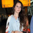  Lana Del Rey arrive &agrave; l'a&eacute;roport de Heathrow &agrave; Londres, le 12 juin 2014. 
