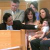 Marc Anthony et Dayanara Torres lors du baptême de leur fils Ryan à Miami. Août 2004.