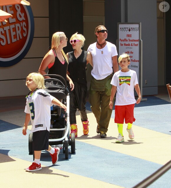 Gwen Stefani, son mari Gavin Rossdale et leurs fils Kingston, Zuma et Apollo Rossdale à Los Angeles, le 8 juin 2014.