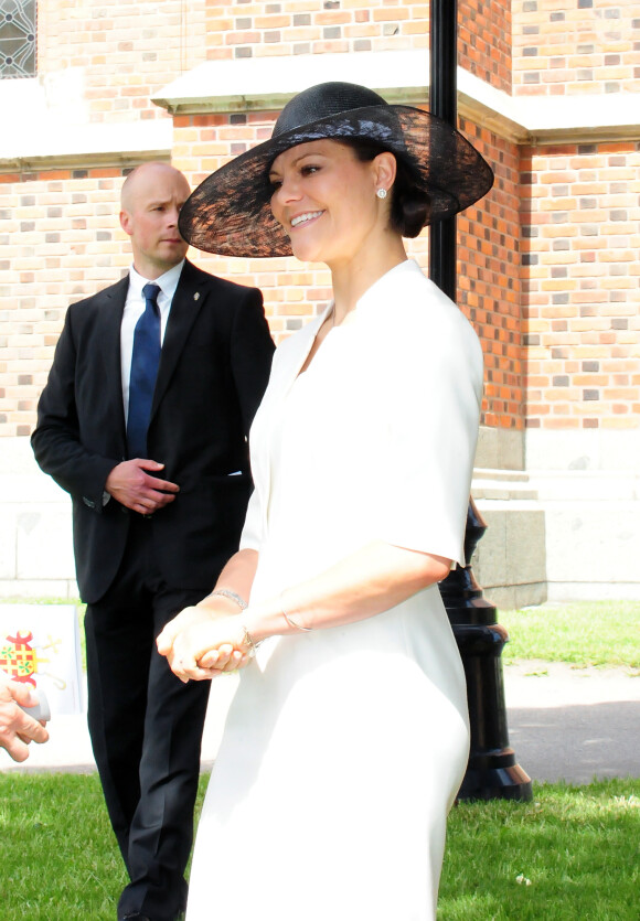 La princesse Victoria de Suède, élégante, assistait dimanche 15 juin 2014 à la cérémonie d'ordination de l'évêque Antje Jackeléns archevêque de l'Eglise de Suède en la cathédrale d'Uppsala.