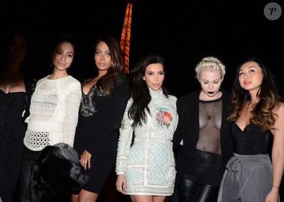 Kim Kardashian entourée de ses amies pour enterrer sa vie de jeune fille ! 