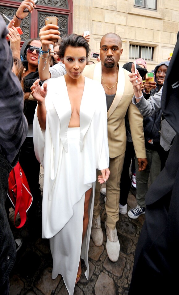 Kim Kardashian et Kanye West en route pour leur pré-dîner de mariage au château de Versailles