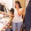 Kim Kardashian fait du shopping dans une boutique de vêtements. New York, le 17 juin 2014.