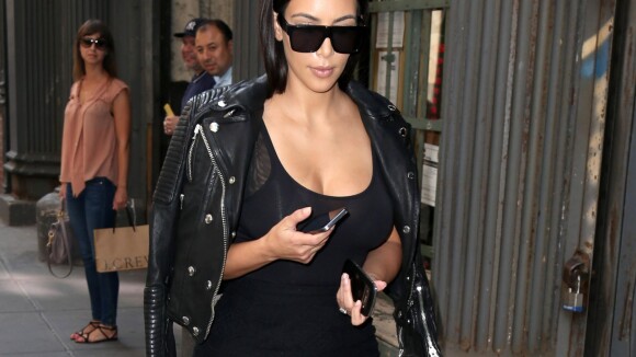 Kim Kardashian : Seule et sexy pour une journée shopping