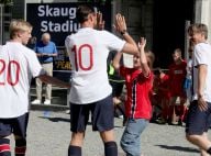 Haakon et Mette-Marit de Norvège : Un match de foot fou avec leurs enfants