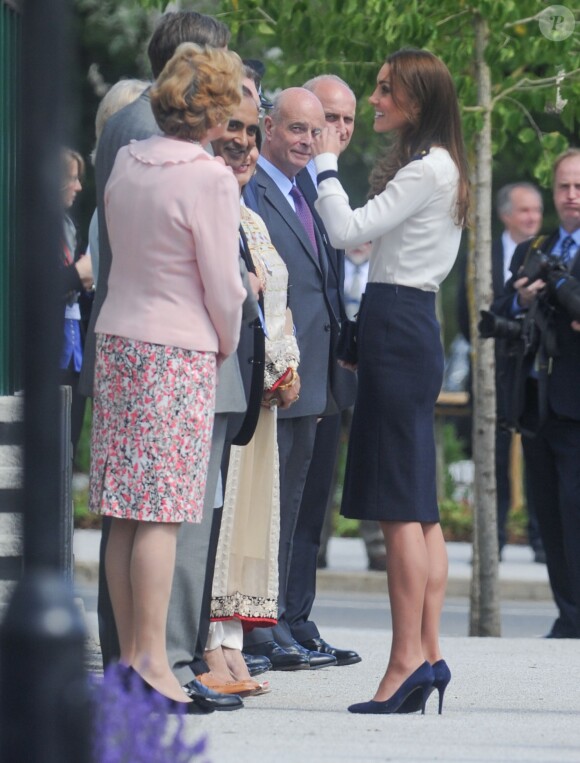 Kate Middleton, accueillie par des membres du Bletchley Park Trust, a procédé le 18 juin 2014 à la réouverture officielle de Bletchley Park, ancien centre de décryptage pendant la Seconde Guerre mondiale, après travaux de rénovation.
