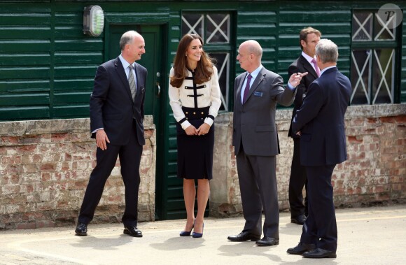 Kate Middleton, duchesse de Cambridge, célébrait le 18 juin 2014 dans le Buckinghamshire la réouverture officielle après rénovation de Bletchley Park, ancien centre de décryptage de codes pendant la Seconde Guerre mondiale où sa défunte grand-mère Valerie Glassborow oeuvra.