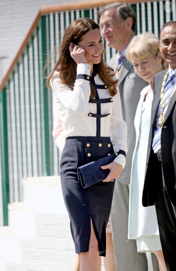 Kate Middleton, duchesse de Cambridge, célébrait le 18 juin 2014 dans le Buckinghamshire la réouverture officielle après rénovation de Bletchley Park, ancien centre de décryptage de codes pendant la Seconde Guerre mondiale où sa défunte grand-mère Valerie Glassborow oeuvra.