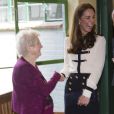  Kate Middleton, duchesse de Cambridge, le 18 juin 2014 à Bletchley Park, ancien centre de décryptage de codes pendant la Seconde Guerre mondiale où sa défunte grand-mère Valerie Glassborow oeuvra et qu'elle venait réouvrir après un an de travaux de rénovation. 