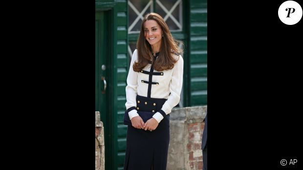 Kate Middleton, duchesse de Cambridge, célébrait le 18 juin 2014 dans le Buckinghamshire la réouverture officielle après rénovation de Bletchley Park, ancien centre de décryptage de codes pendant la Seconde Guerre mondiale où sa défunte grand-mère Valerie Glassborow oeuvra.