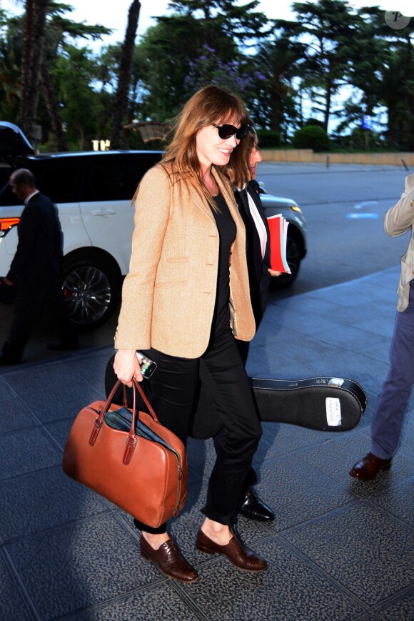 Carla Bruni et son mari Nicolas Sarkozy arrivent à Barcelone en Espagne le 18 juin 2014. Carla doit donné le dernier concert de sa tournée le 19 juin dans les jardins du Palau Reial de Pedralbes dans le cadre d'un festival.
