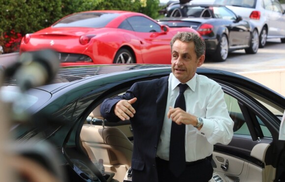Nicolas Sarkozy arrive à l'hôtel Fairmont Monte-Carlo à Monaco le 18 juin 2014 où il donne une conférence lors du Deloitte World Meet.