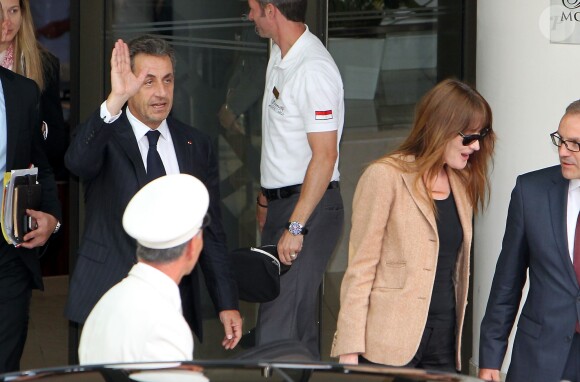 Nicolas Sarkozy et sa femme Carla Bruni-Sarkozy quittent l'hôtel Fairmont Monte-Carlo à Monaco le 18 juin 2014 où l'ancien président a donné une conférence lors du Deloitte World Meet.