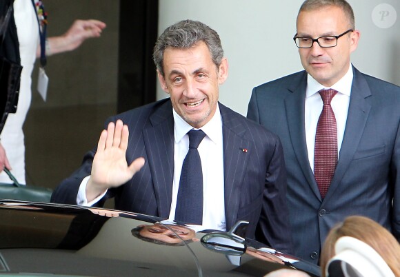 Nicolas Sarkozy quitte l'hôtel Fairmont Monte-Carlo à Monaco le 18 juin 2014 où il a donné une conférence lors du Deloitte World Meet.