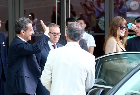 Carla Bruni-Sarkozy quitte l'hôtel Fairmont Monte-Carlo à Monaco le 18 juin 2014 où Nicolas Sarkozy a donné une conférence lors du Deloitte Worl Meet.