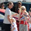 Gwen Stefani, son mari Gavin Rossdale et leurs fils Zuma et Apollo, de sortie à Studio City, à Los Angeles. Le 19 juin 2014.