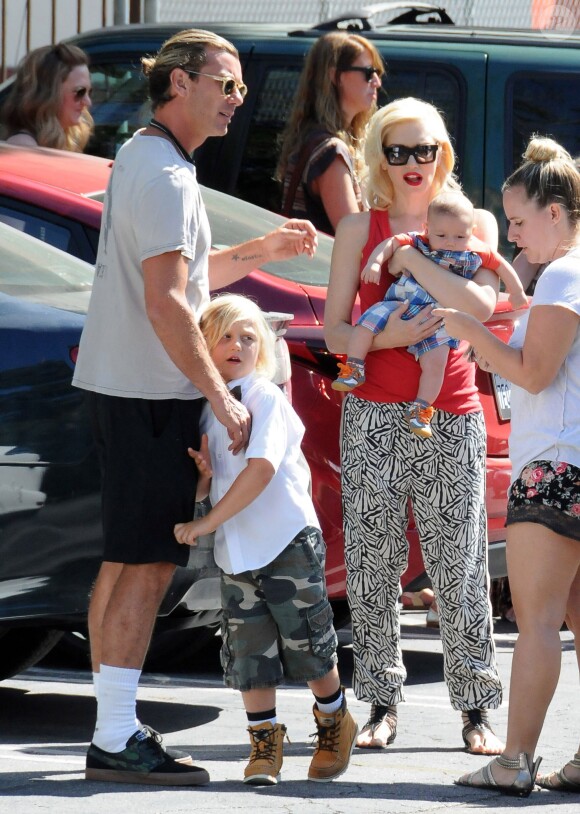Gwen Stefani, son mari Gavin Rossdale et leurs fils Zuma et Apollo, de sortie à Studio City, à Los Angeles. Le 19 juin 2014.
