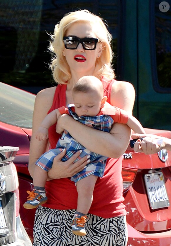 Gwen Stefani et son fils Apollo à Los Angeles. Le 19 juin 2014.