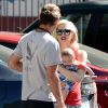 Gwen Stefani, son mari Gavin Rossdale et leur fils Apollo dans les rues de Studio City, à Los Angeles. Le 19 juin 2014.